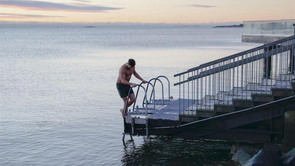 La entrada al mar Báltico desde el pantalán de la sauna Löyly.