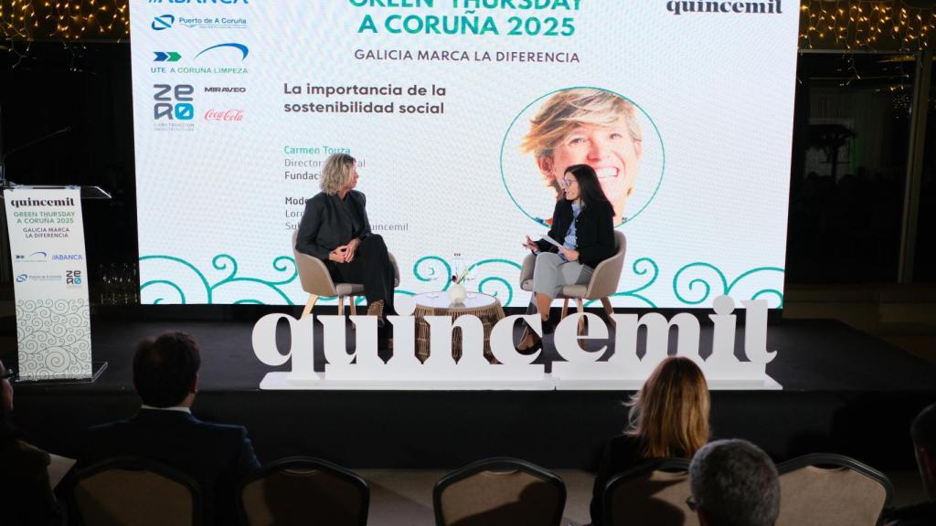 Carmen Touza y Loreto Peteiro charlan durante el Green Thursday A Coruña 2025.