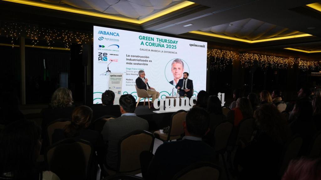 Diego Freire y Pablo Grandío charlan durante el Green Thursday 2025 de A Coruña.