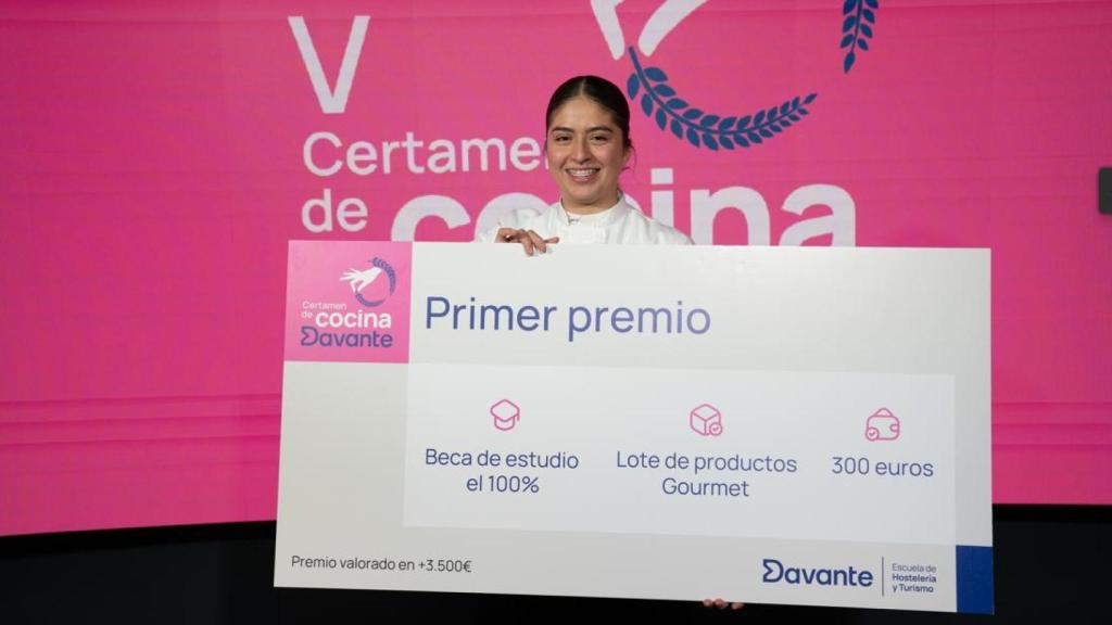 La ganadora del concurso, Salma Aracely Romero.