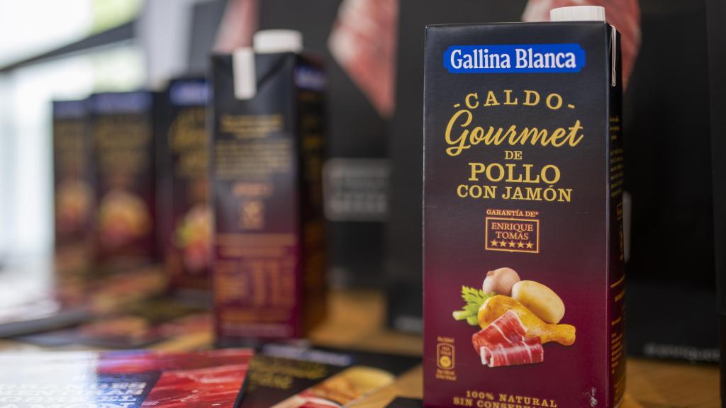 Caldo gourmet de pollo con jamón de Gallina Blanca y Enrique Tomás.