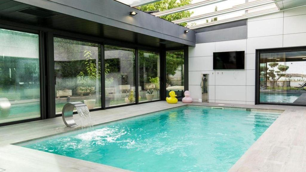 Piscina interior de la casa
