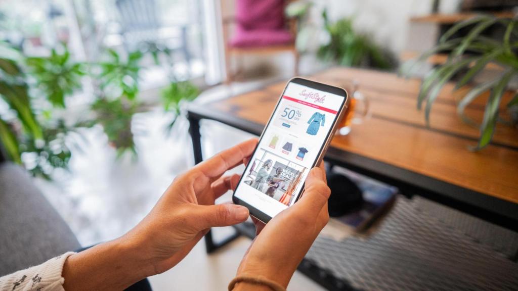 Compras 'online' a través de un teléfono móvil.