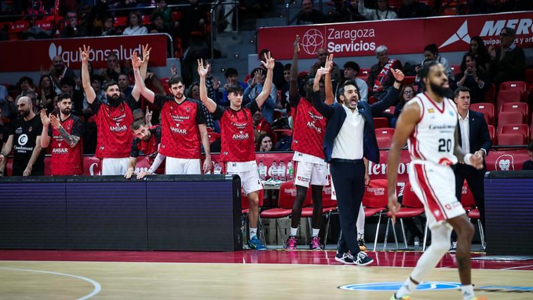 El banquillo del Casademont en un partido.