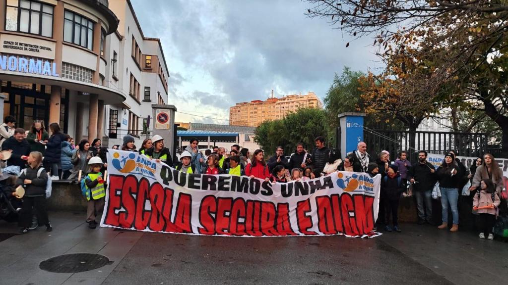 Protestas ante el CEIP Prácticas en A Coruña