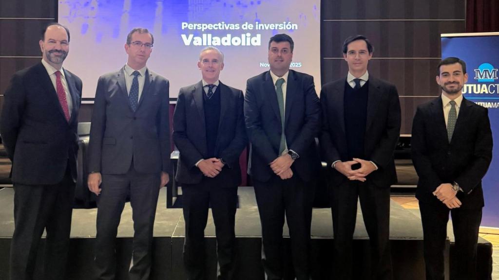 El encuentro contó con la presencia de Luis Ussia, presidente ejecutivo y consejero delegado de Mutuactivos, y de Alejandro Gervás, director comercial de la gestora, José Carmona, asesor de la delegación de Valladolid e Ignacio Dolz de Espejo, director de Soluciones de Inversión y Producto de la gestora