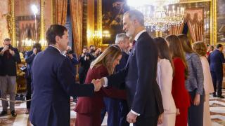 El presidente de la Junta de Castilla y León, Alfonso Fernández Mañueco, saluda al Rey Felipe VI