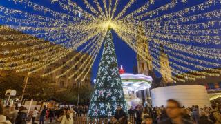 Iluminación navideña en la Plaza del Pilar.