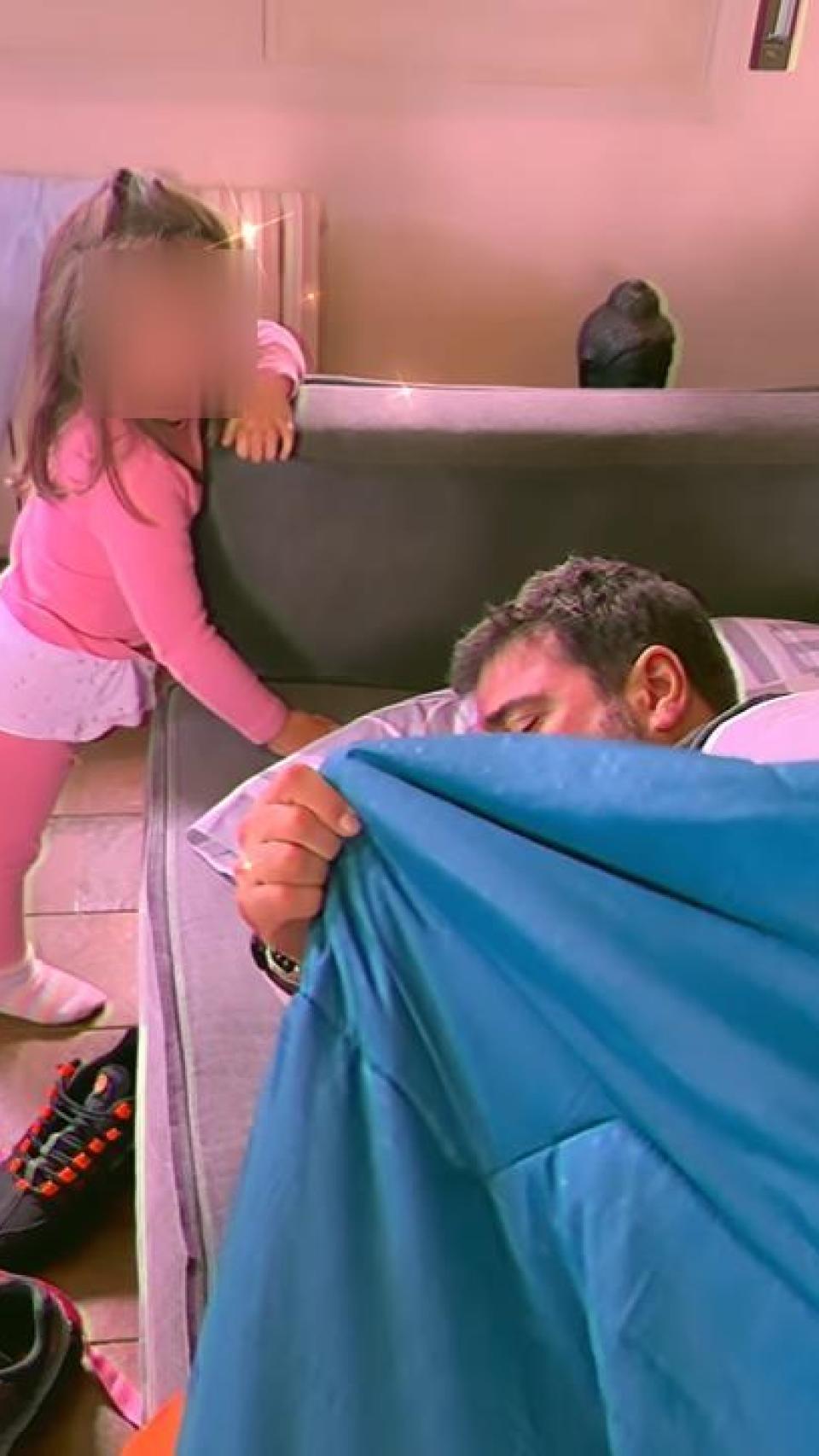 Antonio Orozco, con su hija Antonella, en las redes sociales.