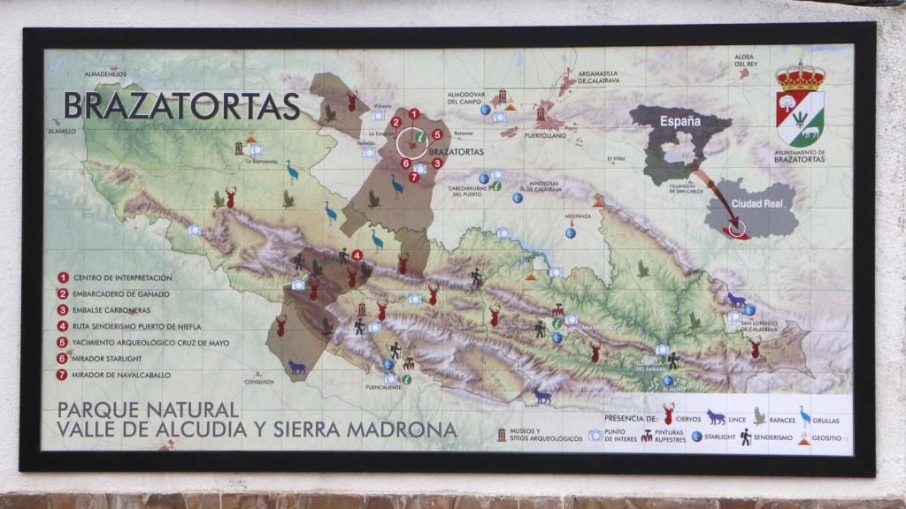 Gran mural urbano relativo al Parque Natural del Valle de Alcudia y Sierra Madrona.