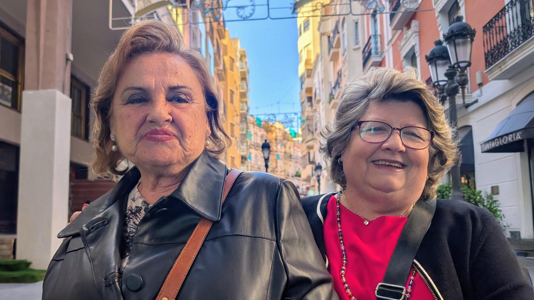 Loli y Ángeles, en el centro de Alicante.