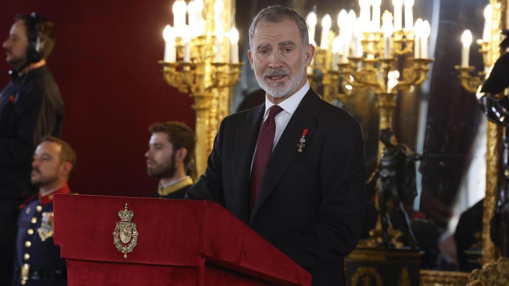 Felipe VI, durante su discurso en el acto de conmemoración del 50 aniversario de restauración de la Monarquía este viernes en el Palacio Real en Madrid.