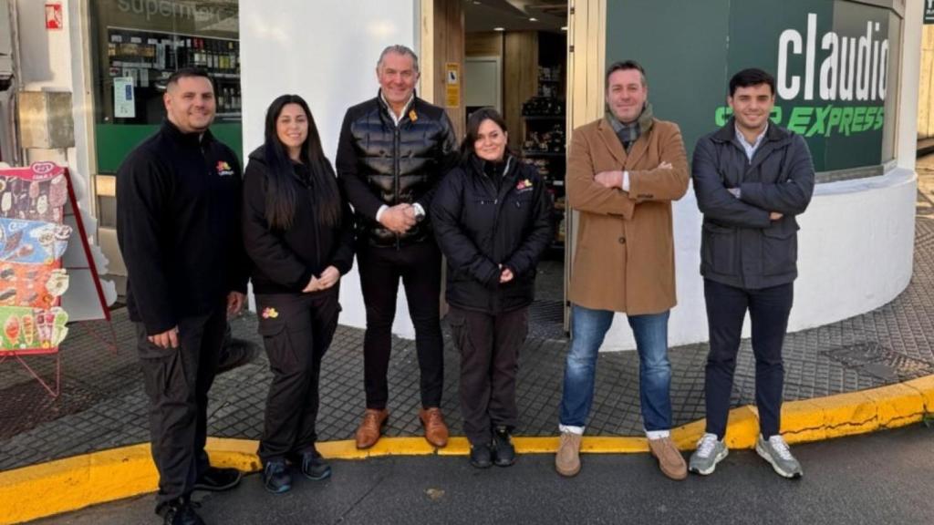 Inauguración del Claudio Express en la gasolinera de Os Rosales en A Coruña.