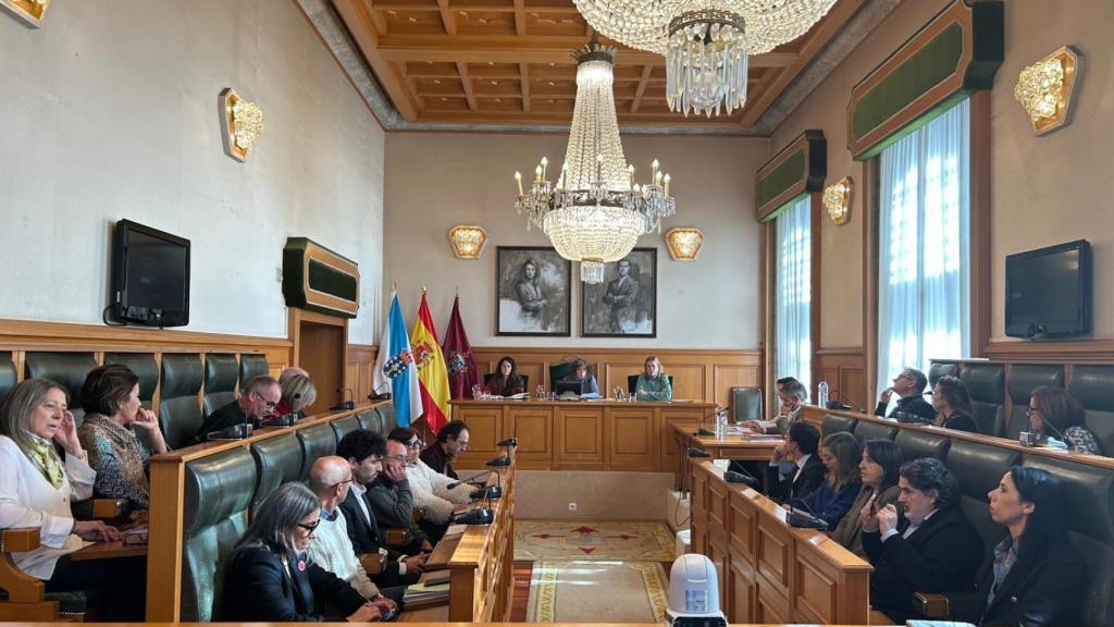 Santiago aprueba el pago de las horas extraordinarios de bomberos y policías locales