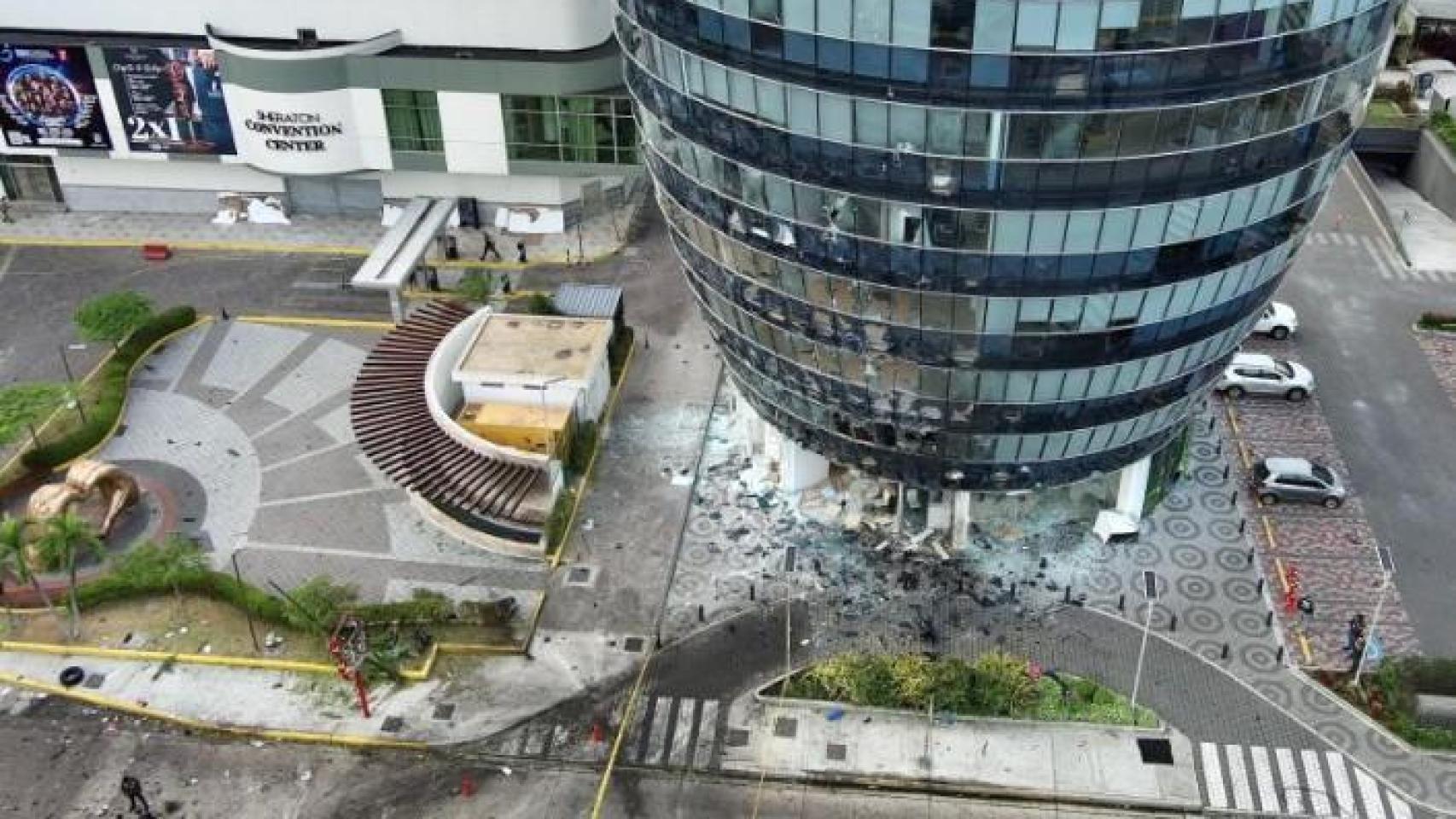Vista aérea del coche bomba que explotó en el norte de Guayaquil, el 15 de octubre de 2025. Se sospecha que fue ordenado por Los Lobos.