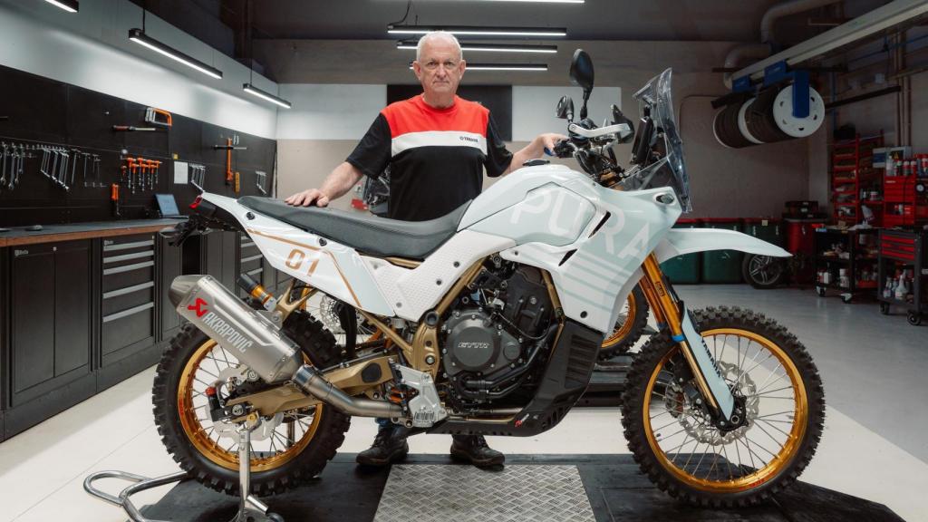 Ramón Forcada y la Teneré Pura 01.