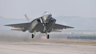 Caza KAAN despegando