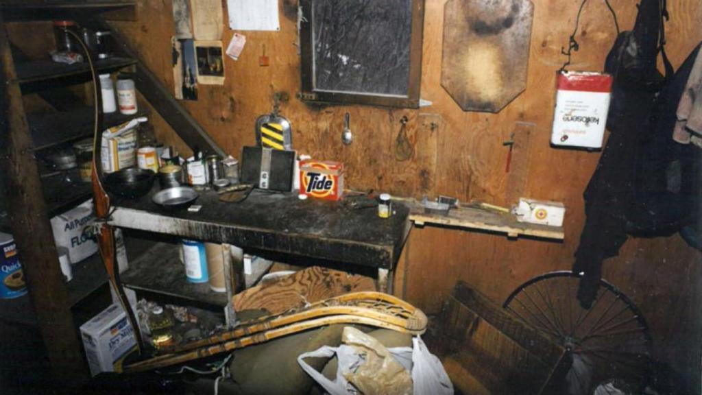 El interior de la cabaña que habitó Kaczynski desde 1969 hasta que fue detenido. Foto: Wikimedia Commons