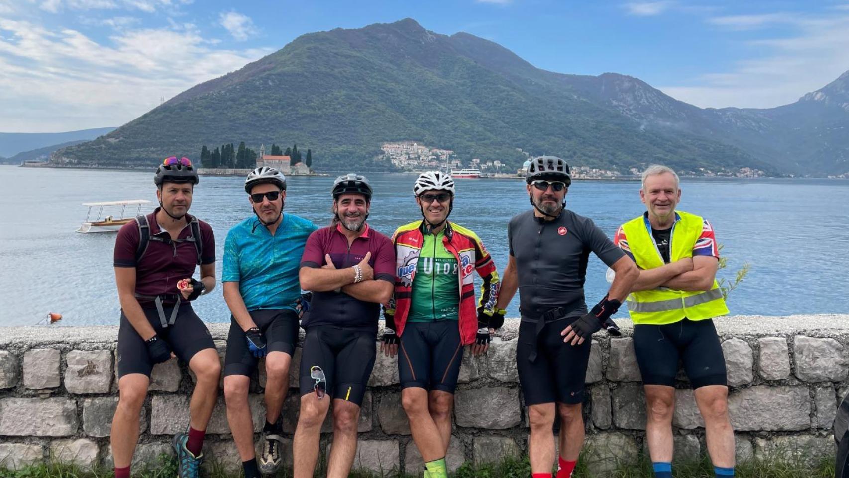 El grupo de ciclistas en su viaje de Montenegro de 2022