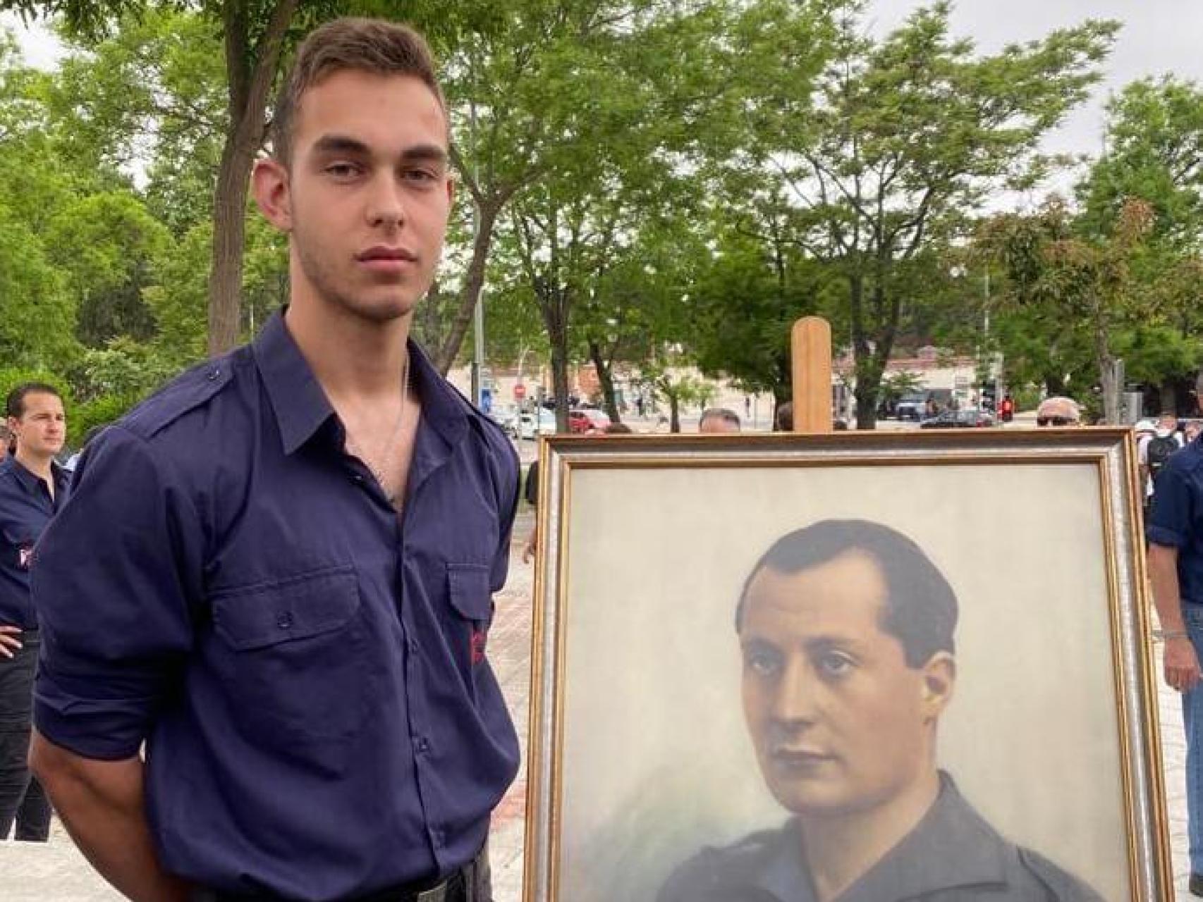 Jorge M. Luna es el presidente de las juventudes falangistas de Aragón y dice tener estima por la figura del dictador.