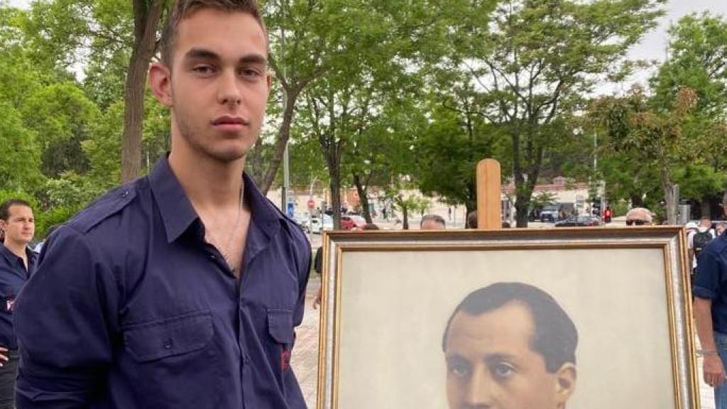 Jorge M. Luna es el presidente de las juventudes falangistas de Aragón y dice tener estima por la figura del dictador.