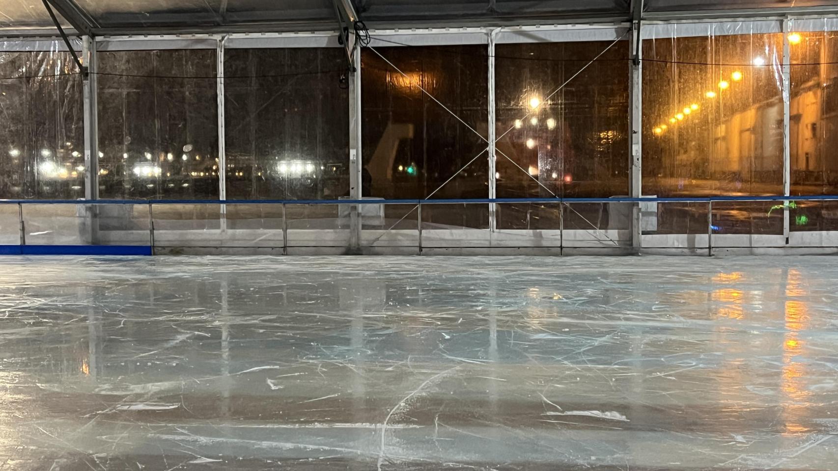 Imagen exterior de la pista de hielo del Puerto de A Coruña.