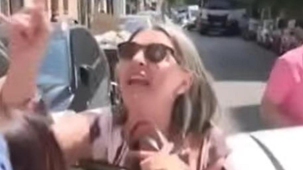 Paqui Muñoz, increpando a la prensa.