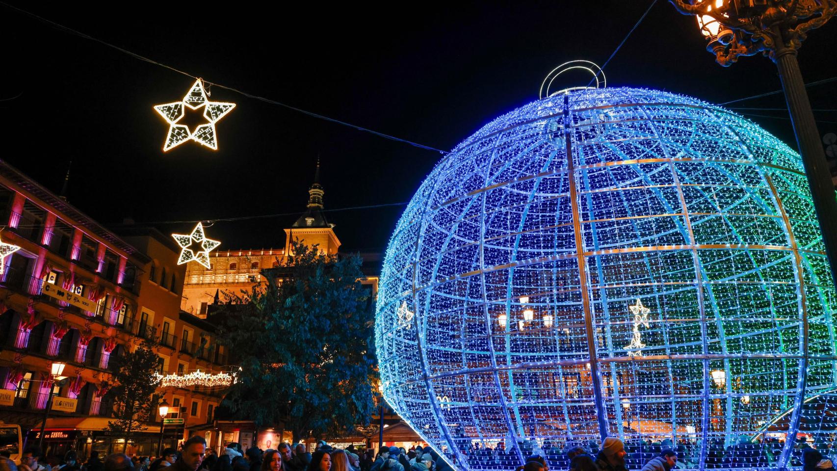 Toledo enciende las luces de Navidad con un emotivo acto en la plaza de Zocodover: las mejores fotos