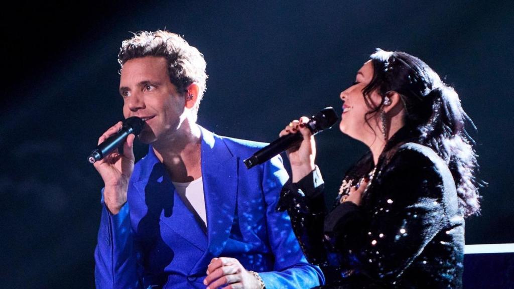 Mika y su asesora Carla Morrison cantaron 'Diamantes' en 'La Voz'.