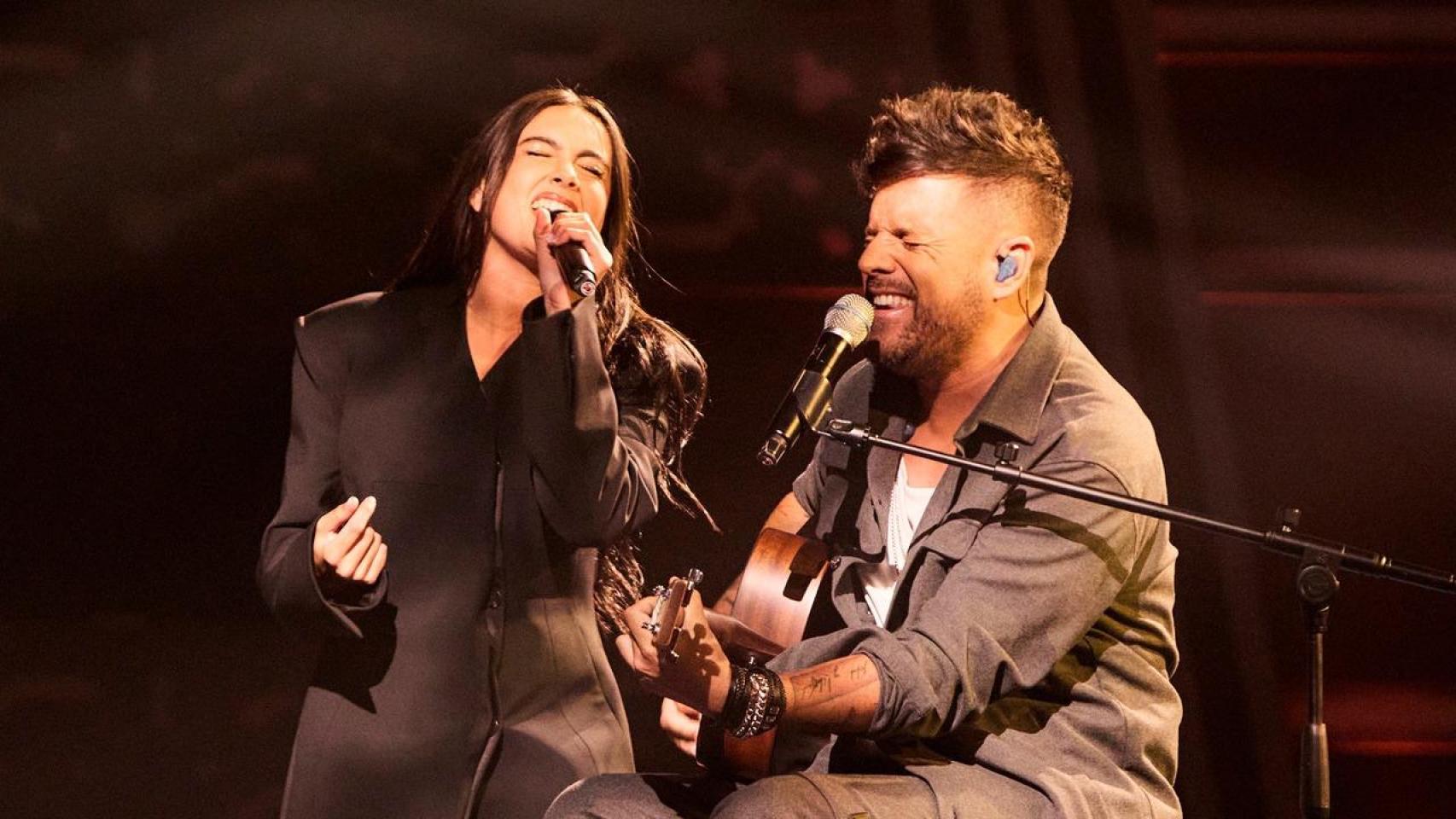 Pablo López y su asesora, Chiara Oliver, unieron sus voces en 'La Voz' interpretando 'Tulipanes'.