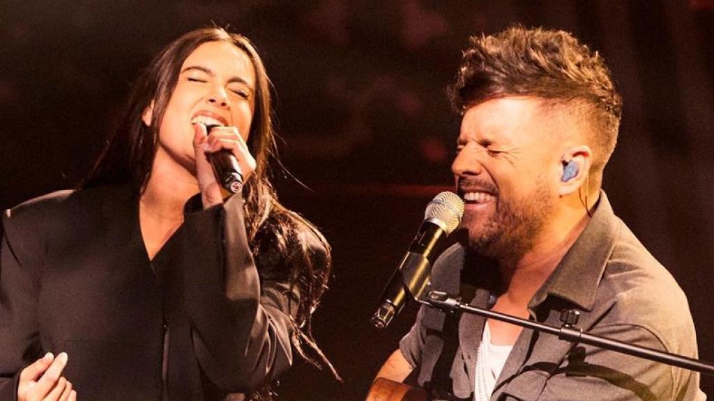 Pablo López y su asesora, Chiara Oliver, unieron sus voces en 'La Voz' interpretando 'Tulipanes'.