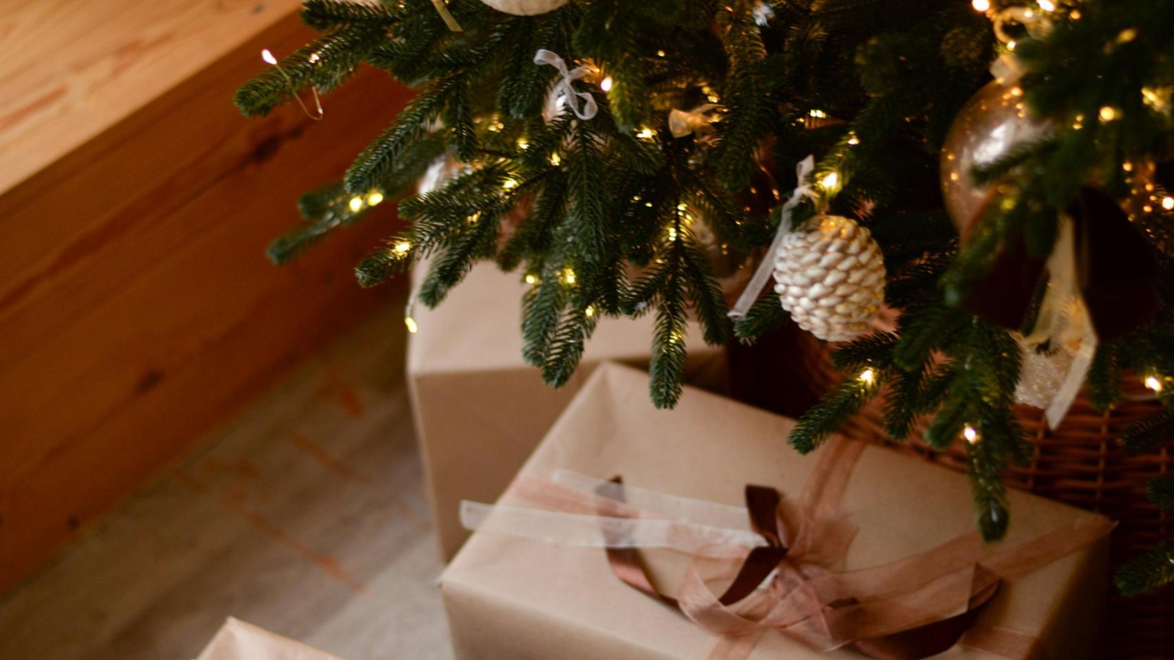 Imagen de archivo de decoración navideña en casa.