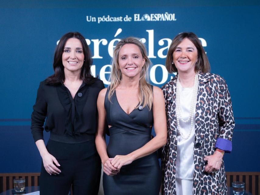 Teresa Fernández Valdés posa con Cruz Sánchez de Lara y Charo Izquierdo.