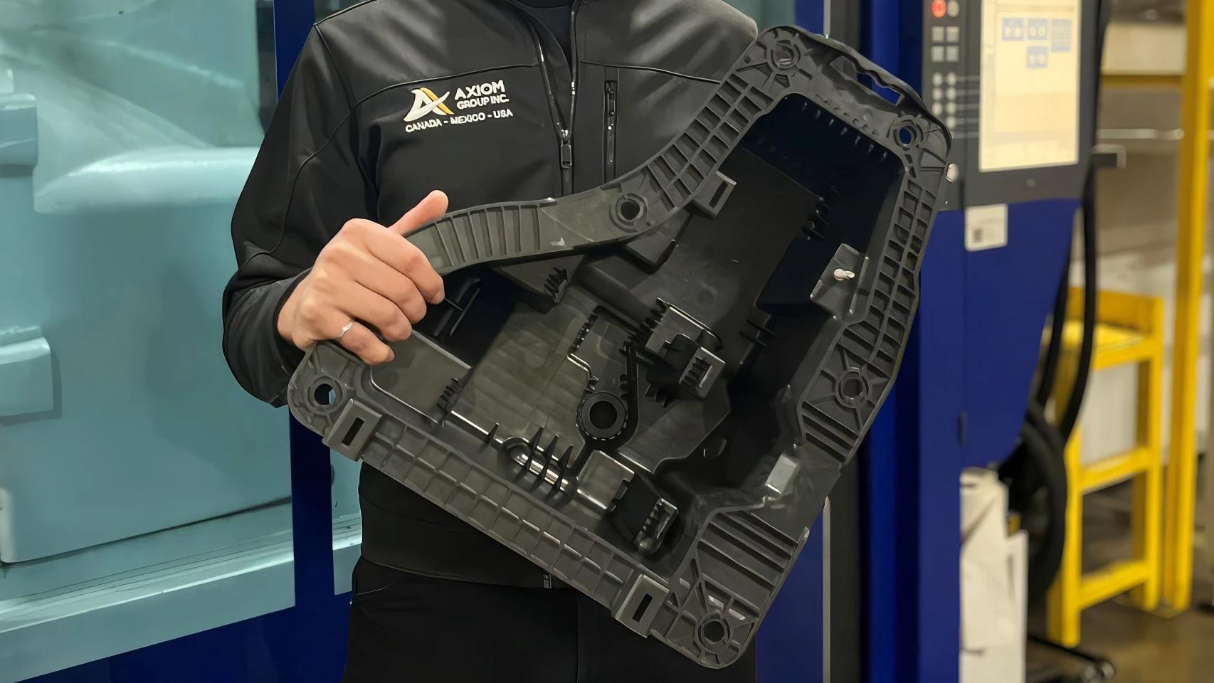 Una pieza de coche hecha con el plástico reforzado con grafeno.