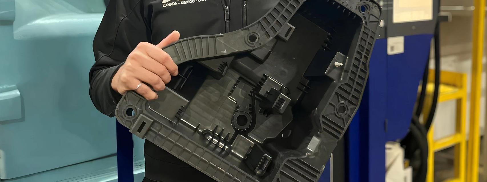 Una pieza de coche hecha con el plástico reforzado con grafeno.