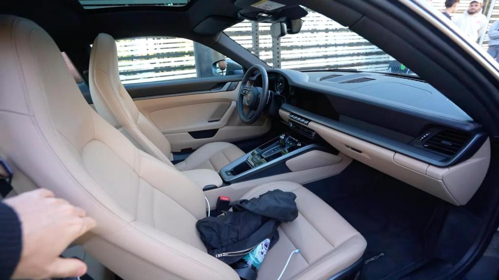 Interior del antiguo Porsche de Carlo Ancelotti