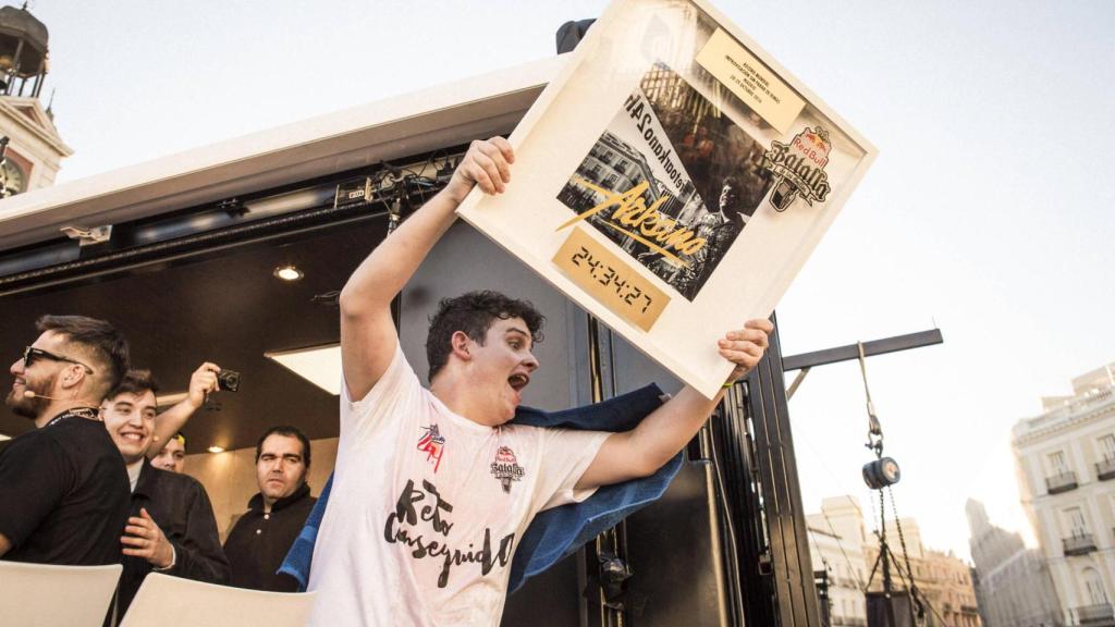 Arkano, tras cumplir su récord Guinness en la Puerta del Sol en 2016