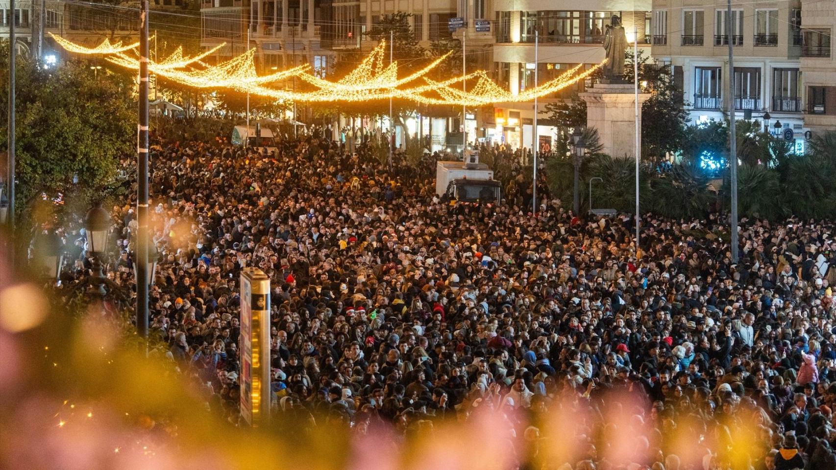Encendido de las luces en el Ayuntamiento de Valencia. Jorge Gil / Europa Press