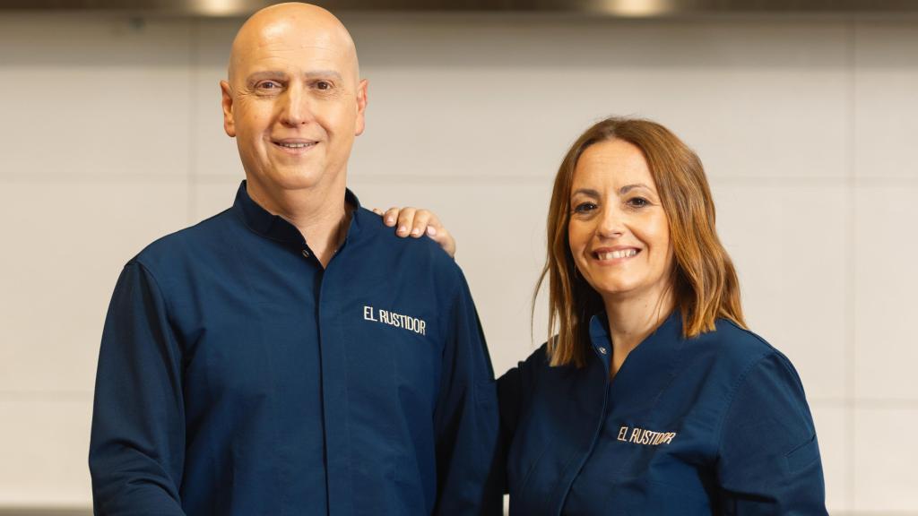 Nuria Roig y José Vicente Biot, propietarios de El Rustidor. EE