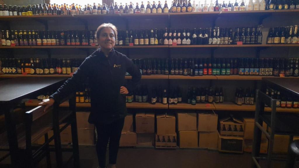 Lorena Freire en su bar.