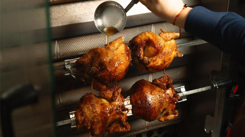 Pollos asados (a l'ast) de El Rustidor. EE