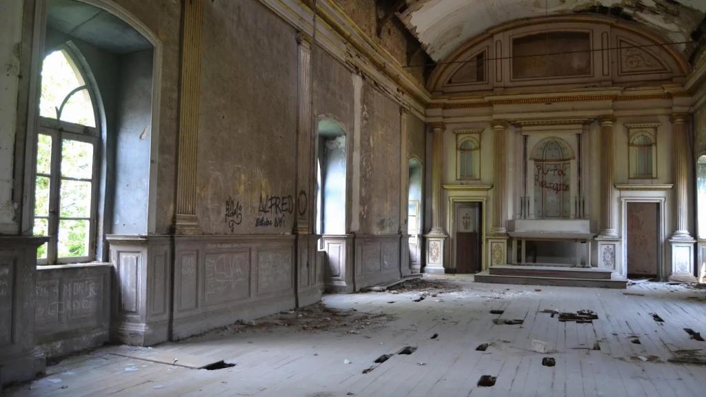 Estado actual de abandono del campo de Camposancos. https://www.elespanol.com/treintayseis