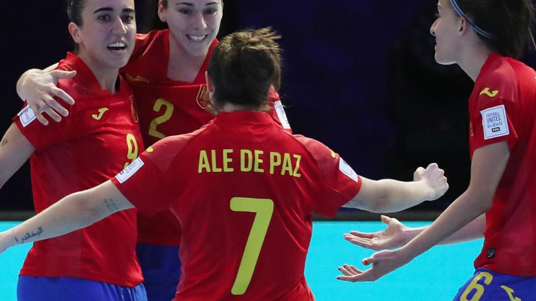 Las jugadoras de la selección española femenina de fútbol sala celebran un gol en el Mundial