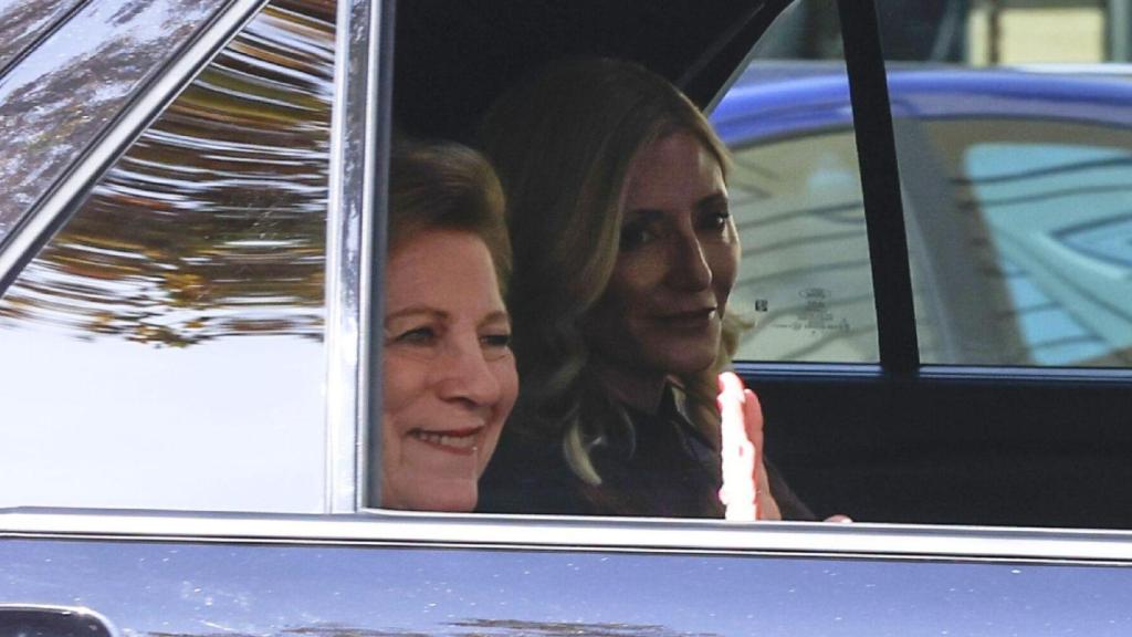 Marie Chantal, con su suegra, Ana María de Grecia, a su llegada al Palacio de El Pardo este sábado, 22 de noviembre.