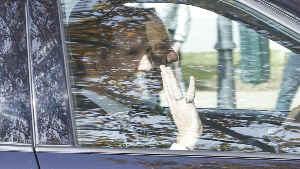 Pablo de Grecia, a su llegada al almuerzo celebrado este sábado, 22 de noviembre en el Palacio de El Pardo con la Familia Real al completo.