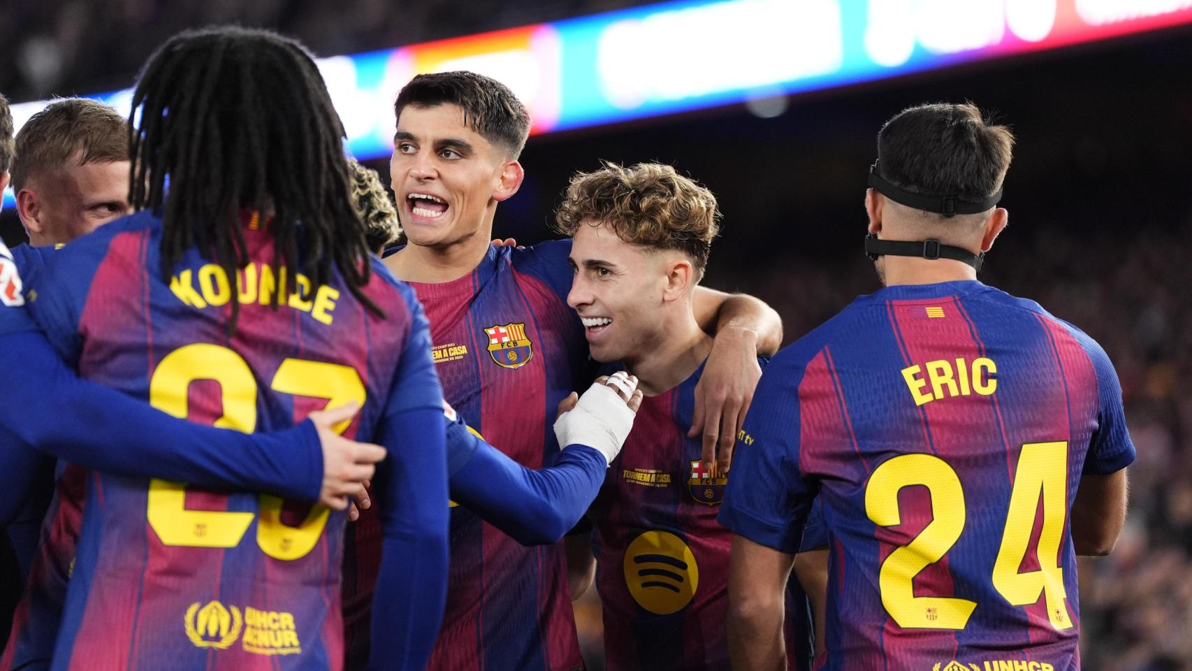 Los jugadores del Barça celebran el gol de Fermín López ante el Athletic.