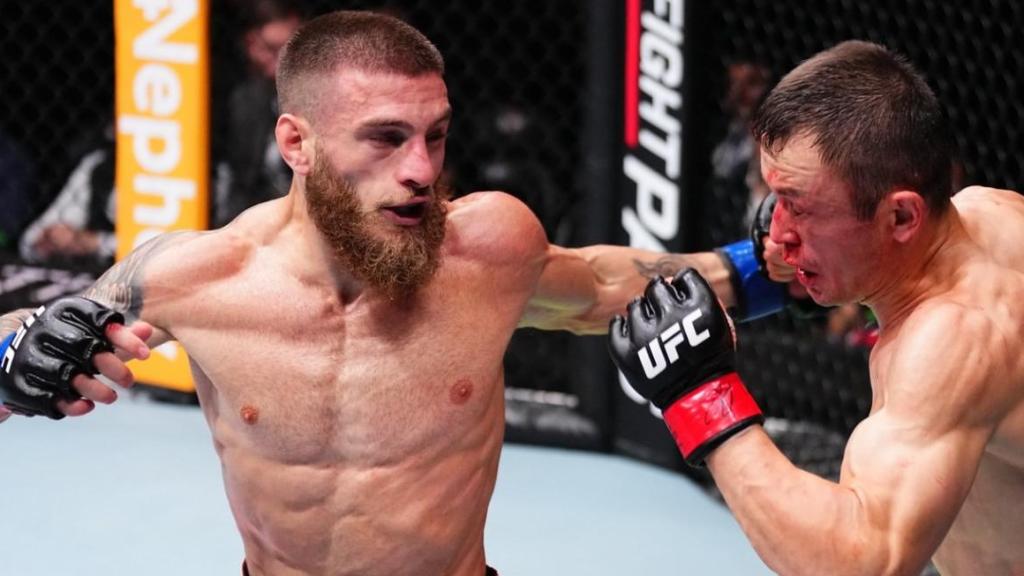 Aleksandre Topuria, durante su pelea contra Almakhan