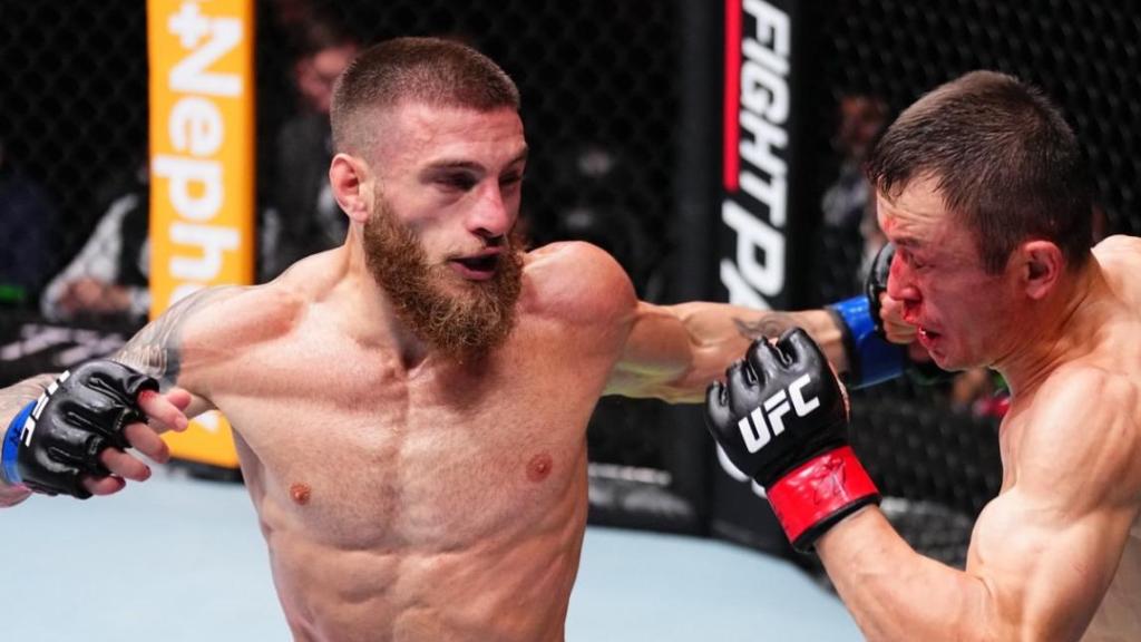 Aleksandre Topuria, durante su pelea contra Almakhan