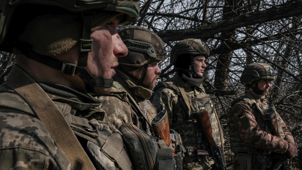 Soldados de Infantería de la 93 Brigada del Ejército de Ucrania, en el frente de Donetsk.