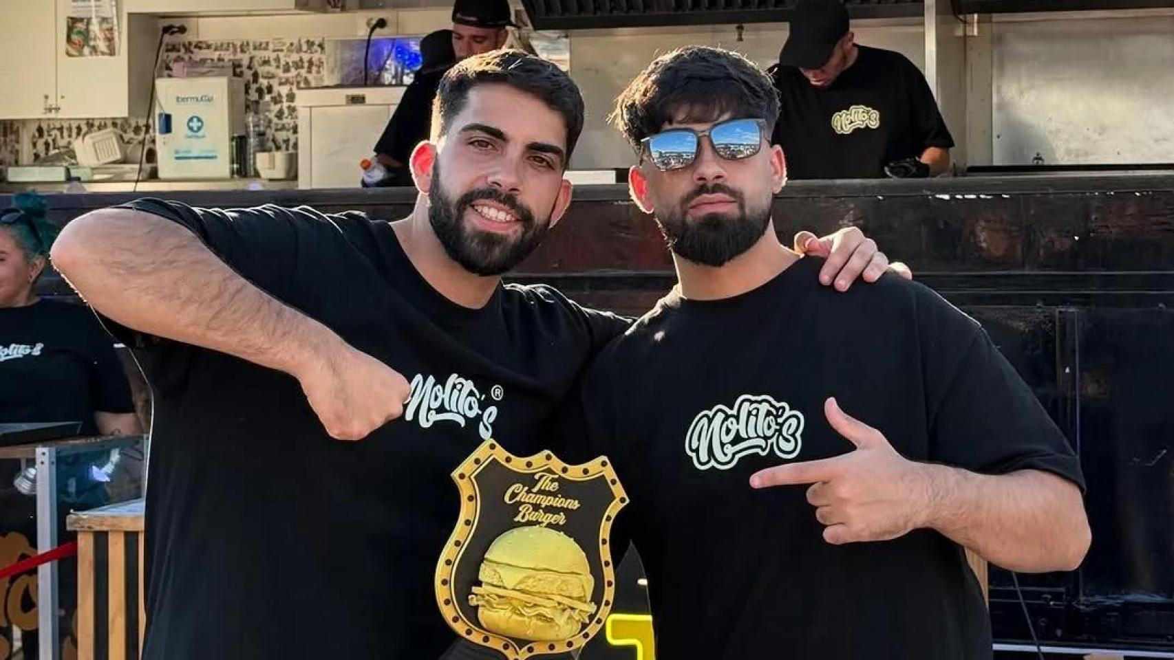 Los propietarios de Nolito's Burger.